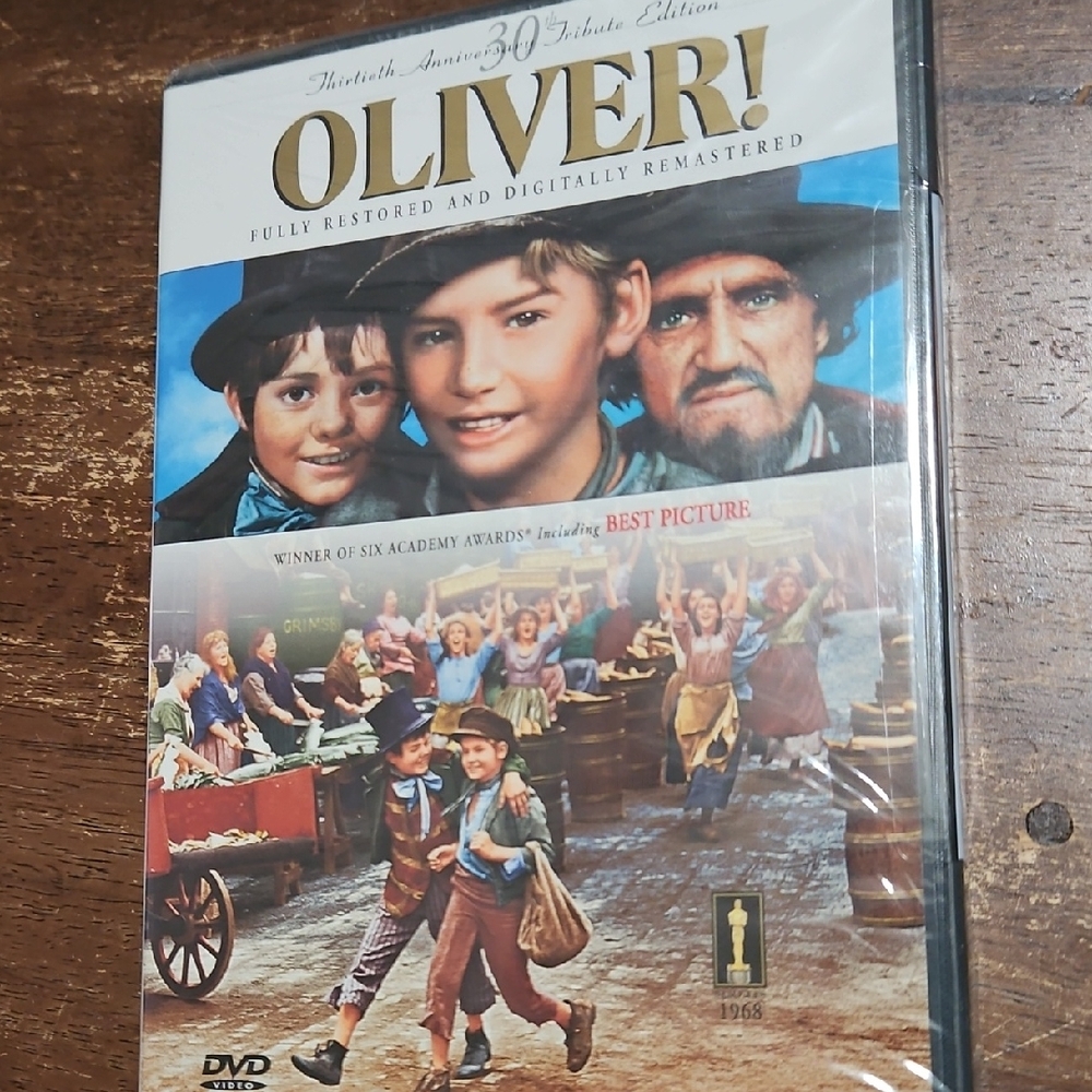 SEALED Oliver (VHS, 1998, 30th Anniversary Tribute Edition Clam Shell Duracase)